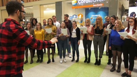 Studenci UKW zrobili flash mob w centrum handlowym. Klienci to kupili [wideo, zdjęcia]