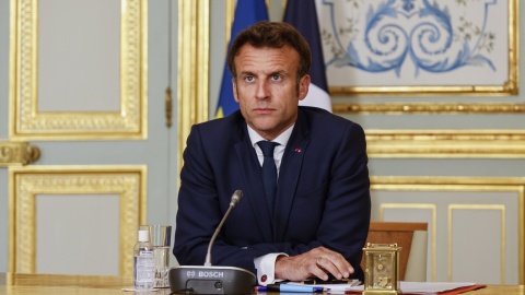 Macron: Francja dostarczy Ukrainie baterię haubicoarmat Caesar