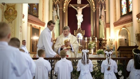 Przyjęcie pierwszokomunijne na kredyt Rodzice rozważają taką opcję