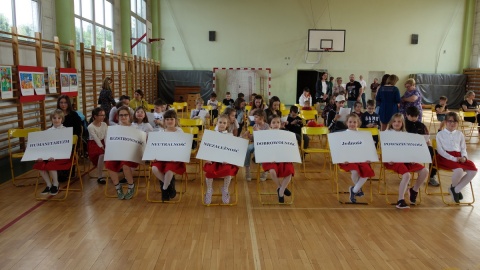 100 plecaków i przybory szkolne dla dzieci z Ukrainy. Toruński PCK pomaga
