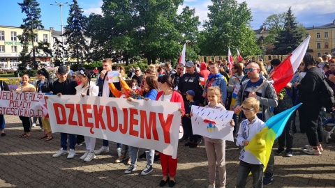 Wdzięczni za pomoc Ukraińcy przeszli ulicami Włocławka