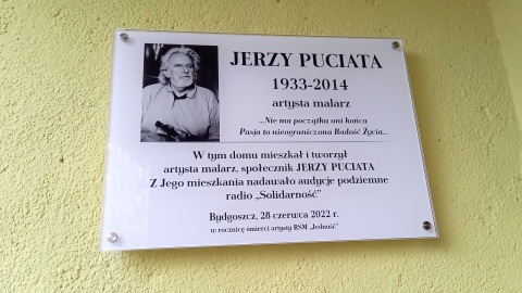 W tym domu mieszkał i tworzył - Jerzy Puciata upamiętniony w Bydgoszczy [wideo]
