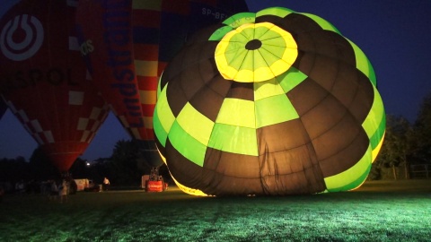 Nocny pokaz balonów na zawodach Rypin Cup Balonowy Puchar Polski 2022 [wideo, galeria]