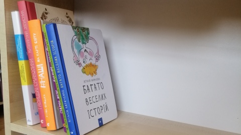 Książki w języku ukraińskim w bibliotece w gminie Jeżewo