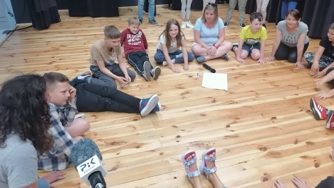 Lato w teatrze: czarodziejskie półkolonie dla dzieci ze Strzelna i Wilczyna [wideo, zdjęcia]