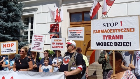 Nie podobają im się szczepienia i kary za ich unikanie. Protest w Bydgoszczy [wideo]