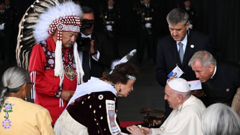 Papież przybył na tereny rdzennej ludności w prowincji Alberta w Kanadzie