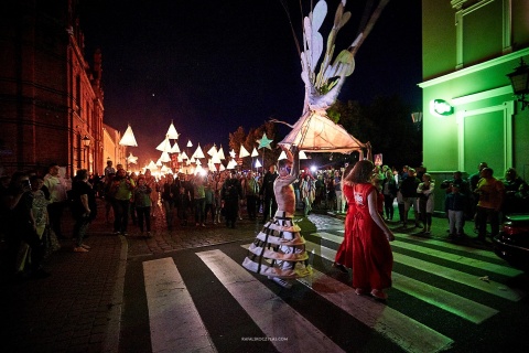 Nocna parada i artyści na ulicach Chełmna. Będzie zjawiskowo [program]