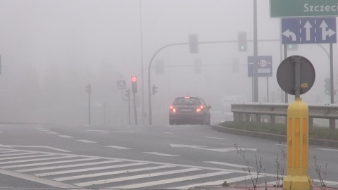 Gęsta mgła także we Wszystkich Świętych IMGW wydało ostrzeżenie [wideo, zdjęcia]