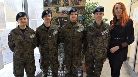 Ślubowanie w Technikum Mundurowym w Toruniu. Wojsko przyciąga młodych