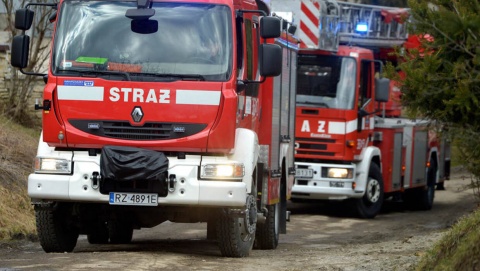 Pożar domu jednorodzinnego w Lipnie. Z ogniem walczyło 8 zastępów straży