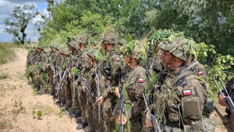 Wojsko wyciąga rękę w kierunku młodzieży. We Włocławku zachęcano do służby
