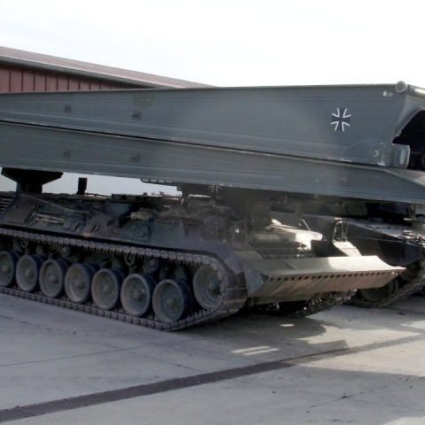 Bundeswehra przekaże Ukrainie 16 czołgów mostowych Biber