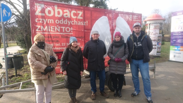 Sztuczne płuca ustawione w Toruniu zmienią kolor. Będą szare czy zwęglone