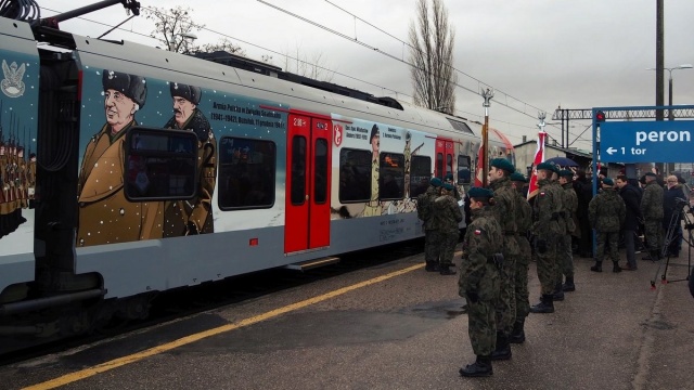 Pociąg Anders przyjechał do Włocławka. Wysiadła z niego córka generała