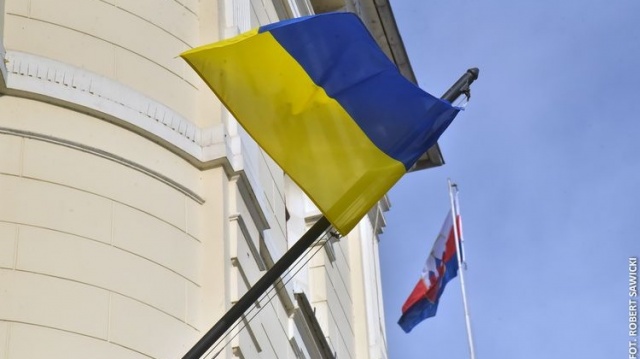 Flagi, zdjęcia, pomoc humanitarna, zgromadzenia czyli masowe wsparcie dla Ukrainy