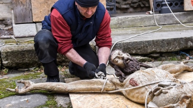 Lwów: rzeźba Chrystusa z Katedry Ormiańskiej przeniesiona do schronu