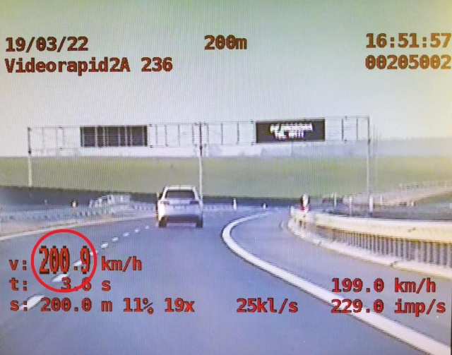 Na drodze ekspresowej S5 pędził 200 km na godzinę. Zapłaci 2,5 tysiąca złotych