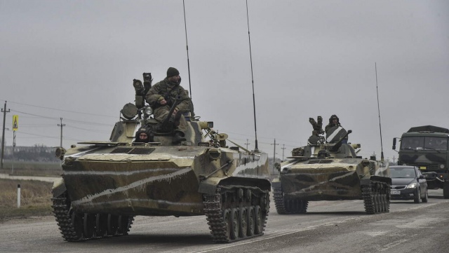Rosjanie się nie wycofują - przegrupowują siły, by zaatakować północ i wschód Ukrainy