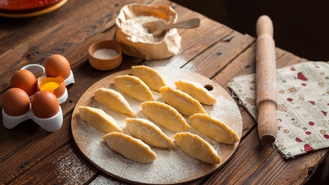 Bydgoska Bazylika robi akcję pierogową. Potrzebni ochotnicy do lepienia