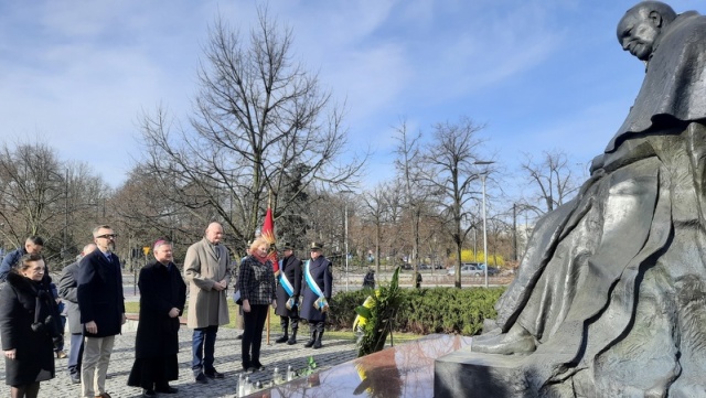 Bp Wiesław Śmigiel: Teraz rozumiemy słowa Jana Pawła II: Nigdy więcej wojny