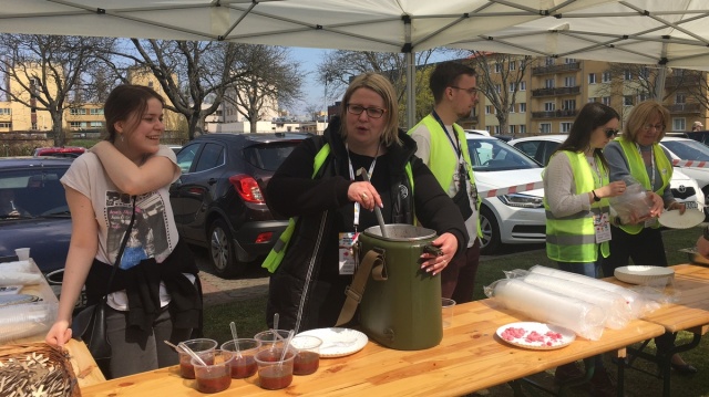 Wspólna zabawa i dary dla potrzebujących. Bazylika uczciła Niedzielę Miłosierdzia