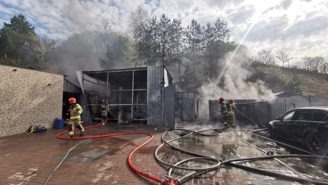 Groźny pożar pod Bydgoszczą. Mogło dojść do tragedii [zdjęcia]