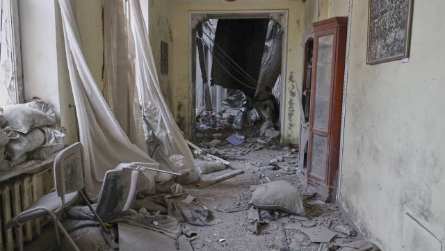 Lekarz z Mariupola: Ludzie umierali na stołach operacyjnych, gdy spadały bomby