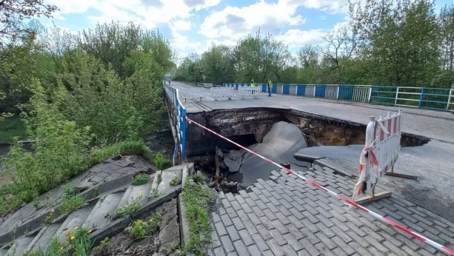 We Włocławku zawalił się fragment mostu Ulica Wysoka nieprzejezdna
