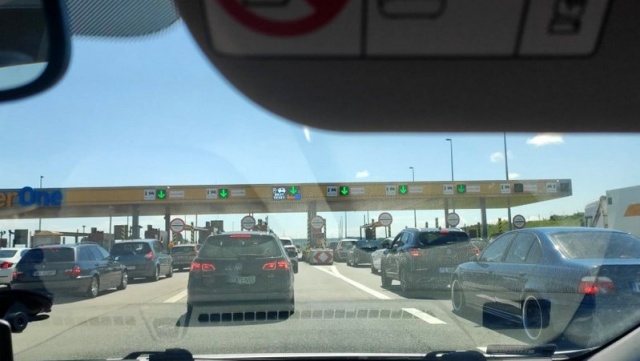 Korki przed bramkami na A1 w Nowej Wsi k. Torunia w kierunku Łodzi