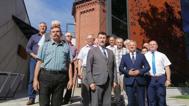 Rządowe wsparcie spółek wodnych z powiatu żnińskiego. Wojewoda podpisał umowy