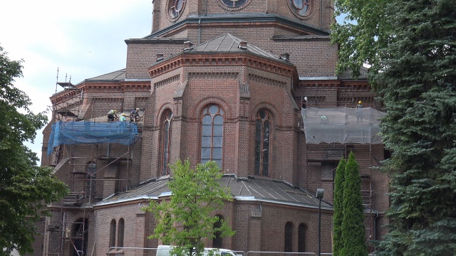 Ekipy remontowe na dachu. Świątynia w centrum Bydgoszczy wypięknieje [wideo]