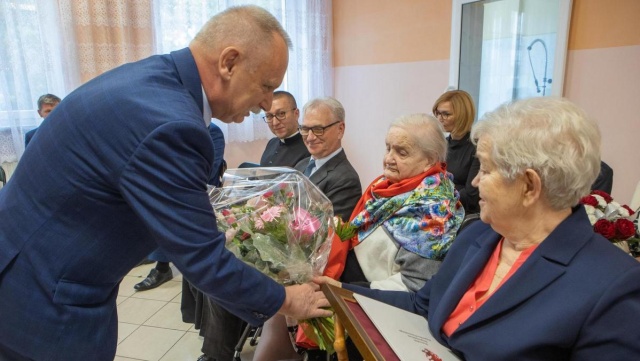 100 lat minęło jak jeden dzień. Medal od marszałka województwa dla Pani Marianny