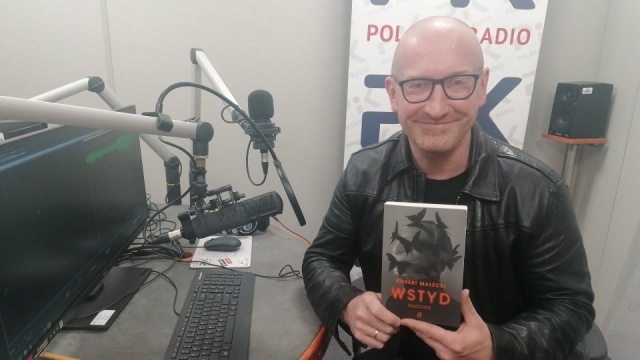 Kryminalny maraton. Toruński pisarz Robert Małecki promuje nową książkę