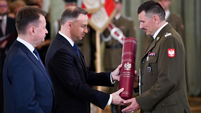 Prezydent mianował 17 oficerów Wojska Polskiego na stopnie generalskie i admiralskie