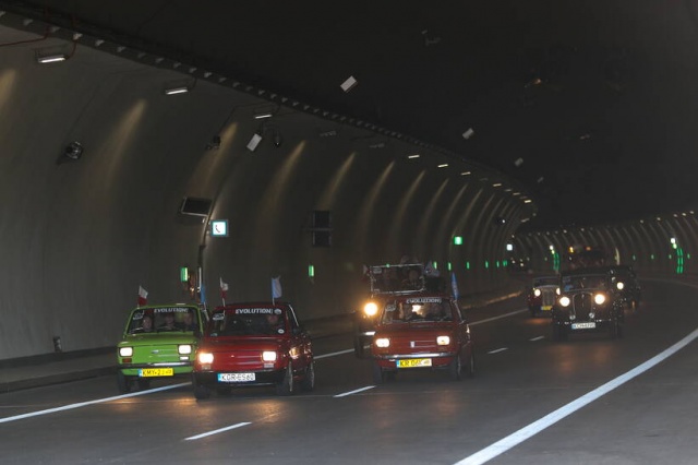 Huczne otwarcie tunelu na Zakopiance. Prace trwały sześć lat. Koszt: miliard [zdjęcia]