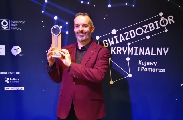 Grzegorz Dziedzic doceniony za kryminalny debiut roku. Napisał o Polonii w Chicago