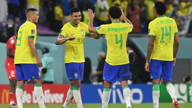 MŚ w Katarze: Brazylia i Portugalia w 18 finału. Za nami szalone mecze [WYNIKI]