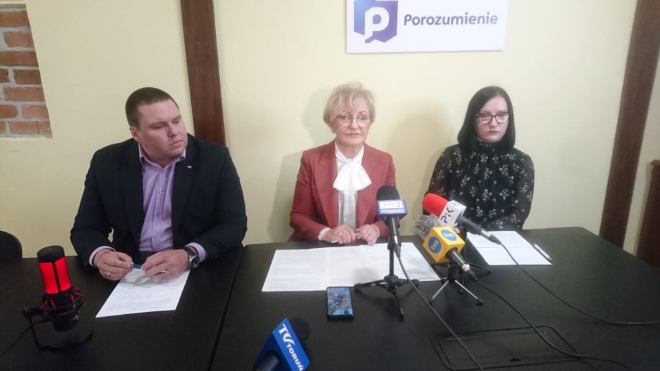 – Polski Ład przyniesie Polakom więcej start w kieszeniach niż zysku - uważa poseł Porozumienia Iwona Michałek. Podczas konferencji w Toruniu - była wiceminister rozwoju, pracy i technologii odniosła się do problemu wynagrodzeń nauczycieli. Fot. Michał Zaręba