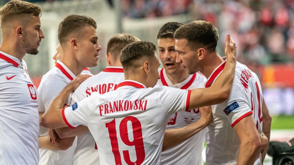 Piłkarze reprezentacji Polski cieszą się z gola Jakuba Świerczoka podczas meczu towarzyskiego z Rosją.Fot. PAP/Maciej Kulczyński