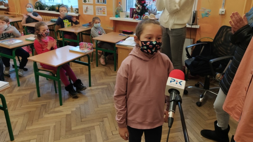 8-letnia Asia Malinowska z Grudziądza dostała nagrodę - medal komendanta głównego straży pożarnej „Iuvenis Forti”. /fot. Marcin Doliński