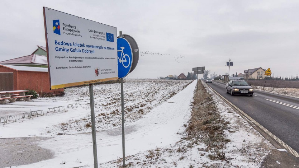 Z końcem grudnia oddano do użytku dwie nowe ścieżki pieszo-rowerowe wybudowane w ramach Drogowej Inicjatywy Samorządowej (DIS). Fot. KPUM