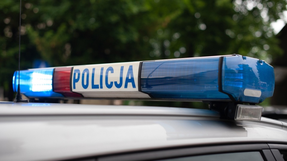 Policjanci z sępoleńskiej „drogówki" pomogli kobiecie, która nie mogła dostać się do swojego samochodu. Drzwi były zamknięte, a wewnątrz niego były zatrzaśnięte kluczyki oraz 1,5-roczny chłopiec./fot. Pixabay