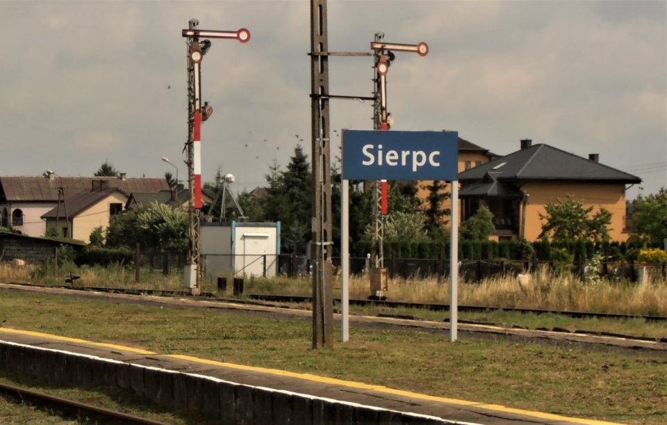 Stacja w Sierpcu/fot. Grzegorz W. Tężycki/commons.wikimedia.org