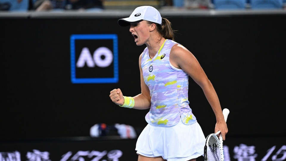 Iga Świątek wygrała z Rosjanką Darią Kasatkiną 6:2, 6:3 i awansowała do 4. rundy Australian Open. Fot. EPA/DEAN LEWINS AUSTRALIA AND NEW ZEALAND OUT Dostawca: PAP/EPA.