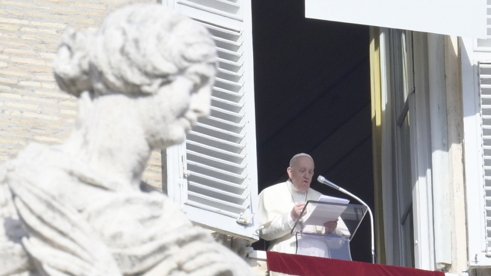 Podczas spotkania z wiernymi w Watykanie papież ogłosił najbliższą środę dniem modlitwy o pokój. Fot. PAP/EPA