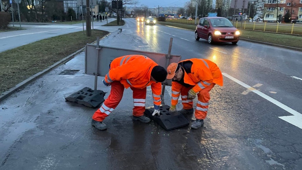 W środę 26 stycznia kierowcy pojechali nieczynnym od prawie roku mostem Uniwersyteckim w Bydgoszczy. Fot. ZDMiKP