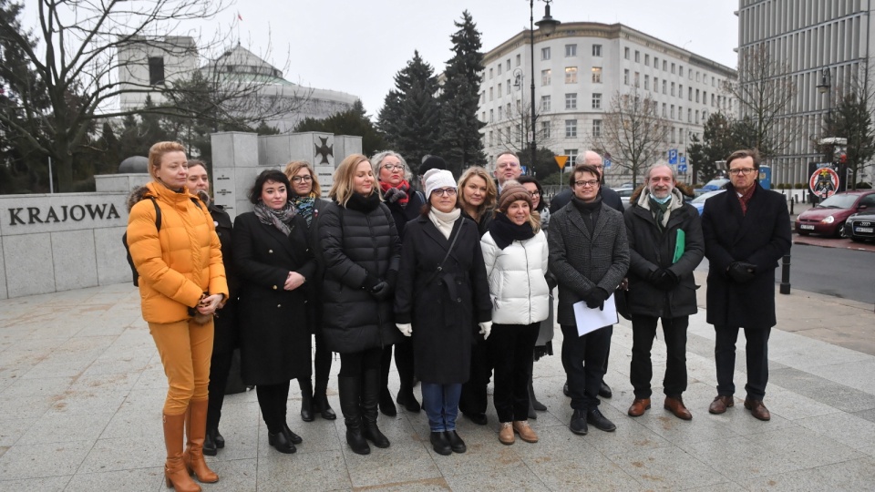 Wspólna konferencja prasowa Porozumienia dla Praworządności i przedstawicieli partii opozycyjnych - zapowiedź złożenia projektu ustawy naprawczej wykonującej orzeczenia TSUE w obszarze praworządności. Fot. PAP/Radek Pietruszka