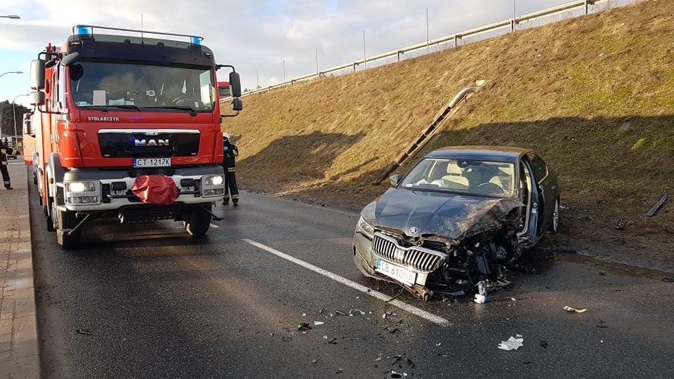 Wypadek na drodze serwisowej w Zielonce pod Bydgoszczą/fot. Bydgoszcz 998