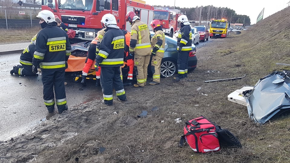 Wypadek na drodze serwisowej w Zielonce pod Bydgoszczą/fot. Bydgoszcz 998